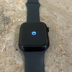Apple Watch Series 8 with cellular 45 mm
