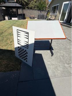 Tiltable / foldable puzzle table