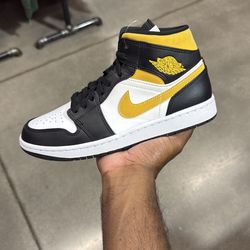 Pre loved  Air Jordan 1 mid yellow Sz8
