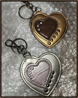 NEW WITHOUT TAGS KATHY VAN ZEELAND LEATHER CHOCOLATE BROWN BLUSH PINK HEART KEYCHAIN KEY CHAIN FOB SET