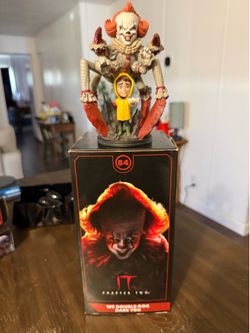 Q-Fig Max Elite IT Chapter Two “We All Float” Pennywise & Georgie Statue #84 w/ Box