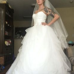 Vera Wang Colletion wedding dress style VW351339 soft white size 14