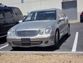 2007 mercedes benz for sale as is ran great no engine or transmission problems,  low battery caused electronic ignition switch to lock if you know or 