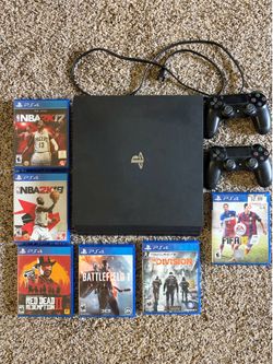 PlayStation 4, 2 Controllers, & 6 games