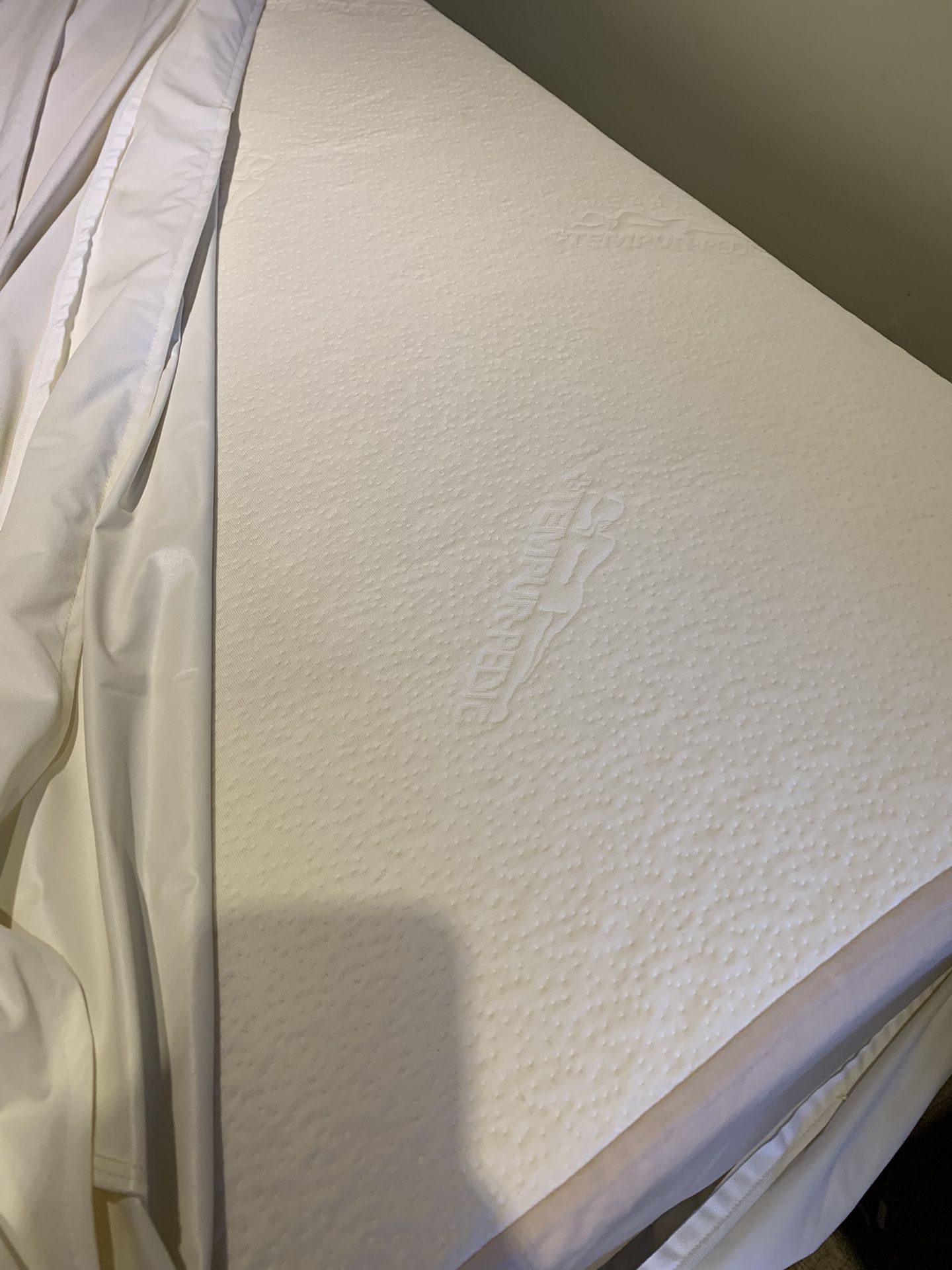 Queen Tempur-pedic Bed