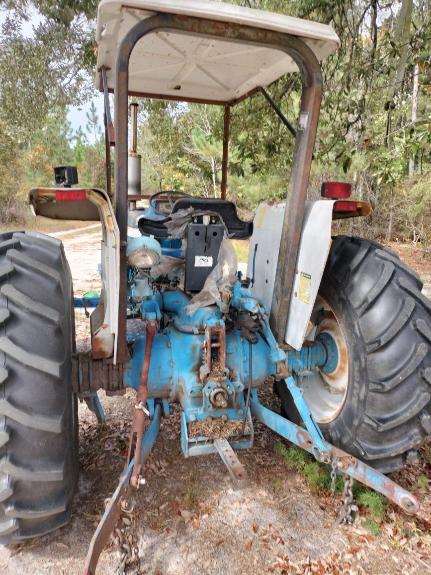 5900 Ford Tractor 