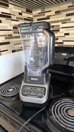 Ninja Professional 1000W blender, likely model BL610, with the large 72-ounce pitcher.