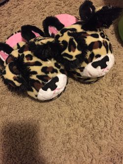 BRAND NEW YOUTH ANIMAL PRINT SLIPPERS