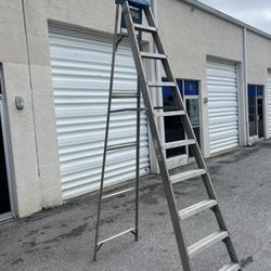 10’ Aluminum Folding Ladder! Some wear, the folding hinges are rusted and a little bent making it difficult to open and close 
