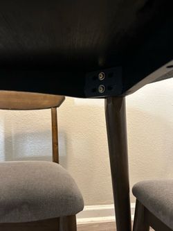 Table 4 chairs