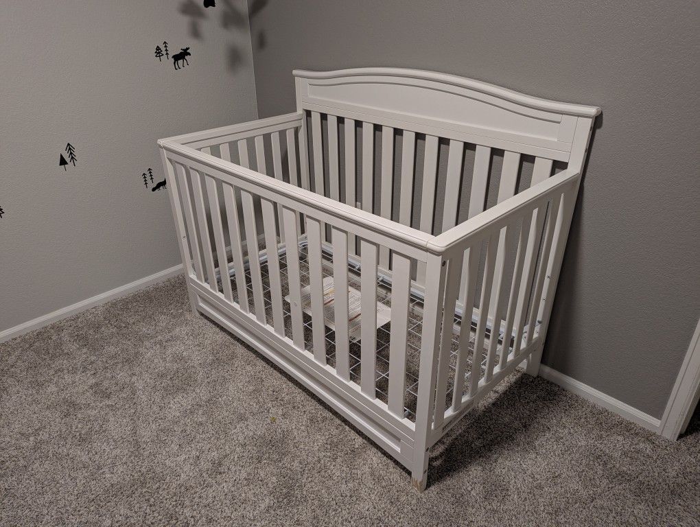 Delta Children Emery in Convertible Baby Crib