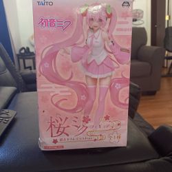 Taito Hatsune Miku Sakura Version figure. 
