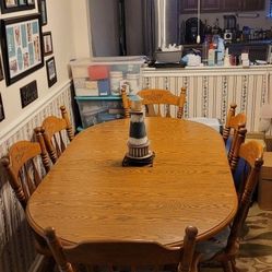 BLACK FRIDAY SALE $295 Yugoslavian Solid Oak Dining Room Set:  Hardwood Table w/6 Chairs & 2 Leaves.  Used, very little wear (Lawrenceville, NJ)
