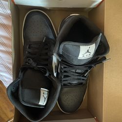 NIKE AIR JORDAN 1 Mids SIZE 11