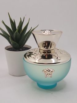 Versace 

Dylan Turquoise Pour Femme Eau de Toilette

3.4 fl ⭐️ (DAMAGED BOX)