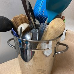 Utensils With canister