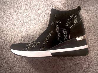 NEW Michael Kors Sneakers Elastic Fabric. 9.5