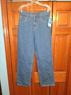 WOMENS SIZE 18 STRAIGHT-LEGGED BLUE DENIM JEANS BY FRENCH TOAST NEW WITH TAG AND STICKER
