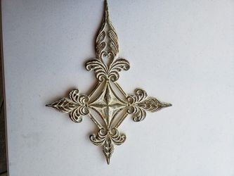 Fleur-de-lis wall hanging