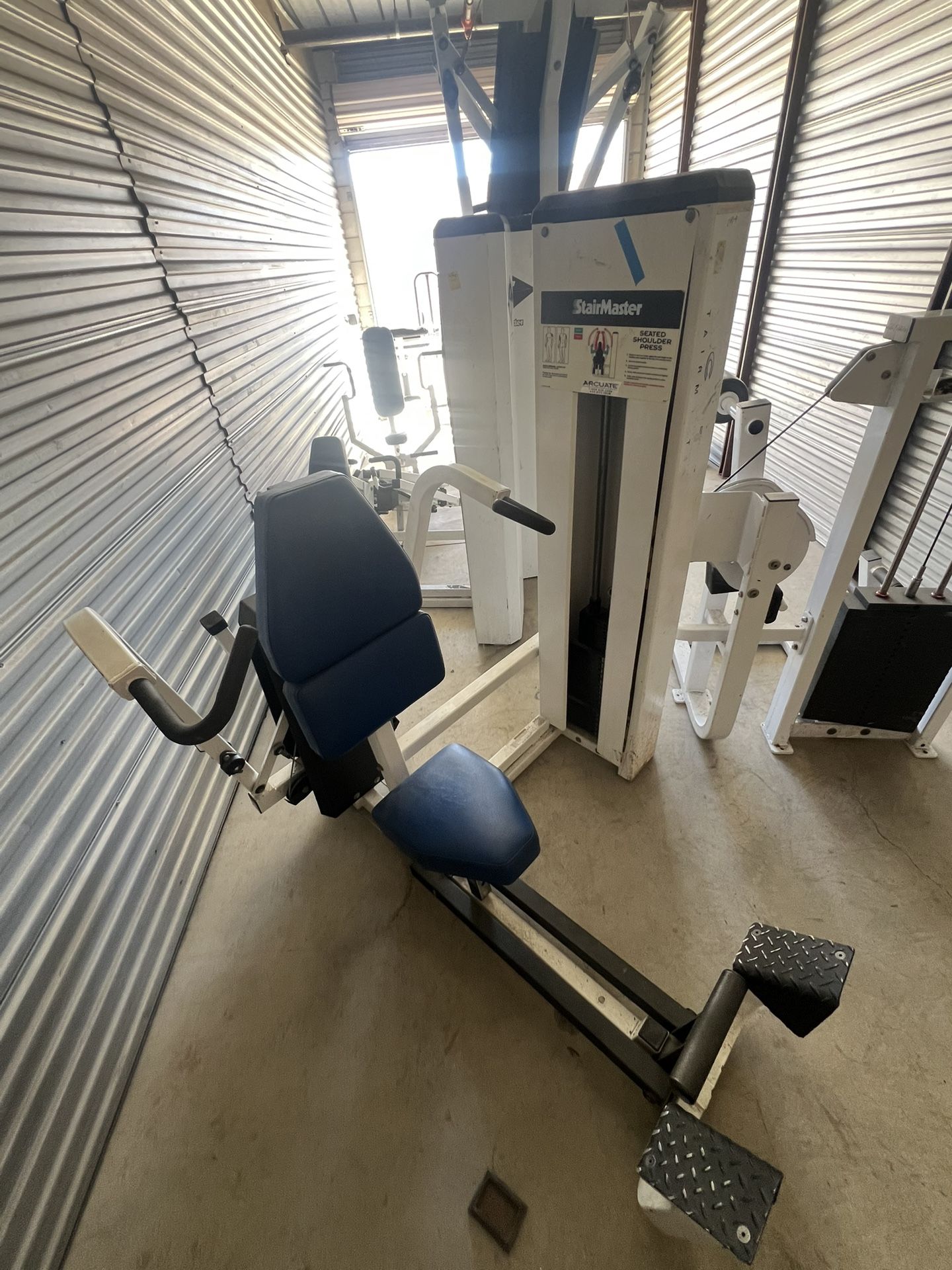 Seated Shoulder Press Stairmaster Arcuate Gym Machine