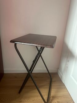 Bed table