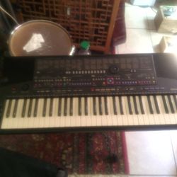 Yamaha PSR-510 Synthesiser Keyboard w/ Case