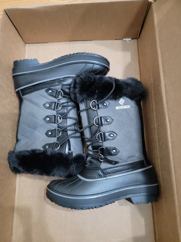 New size 8.5 women snow winter boots 