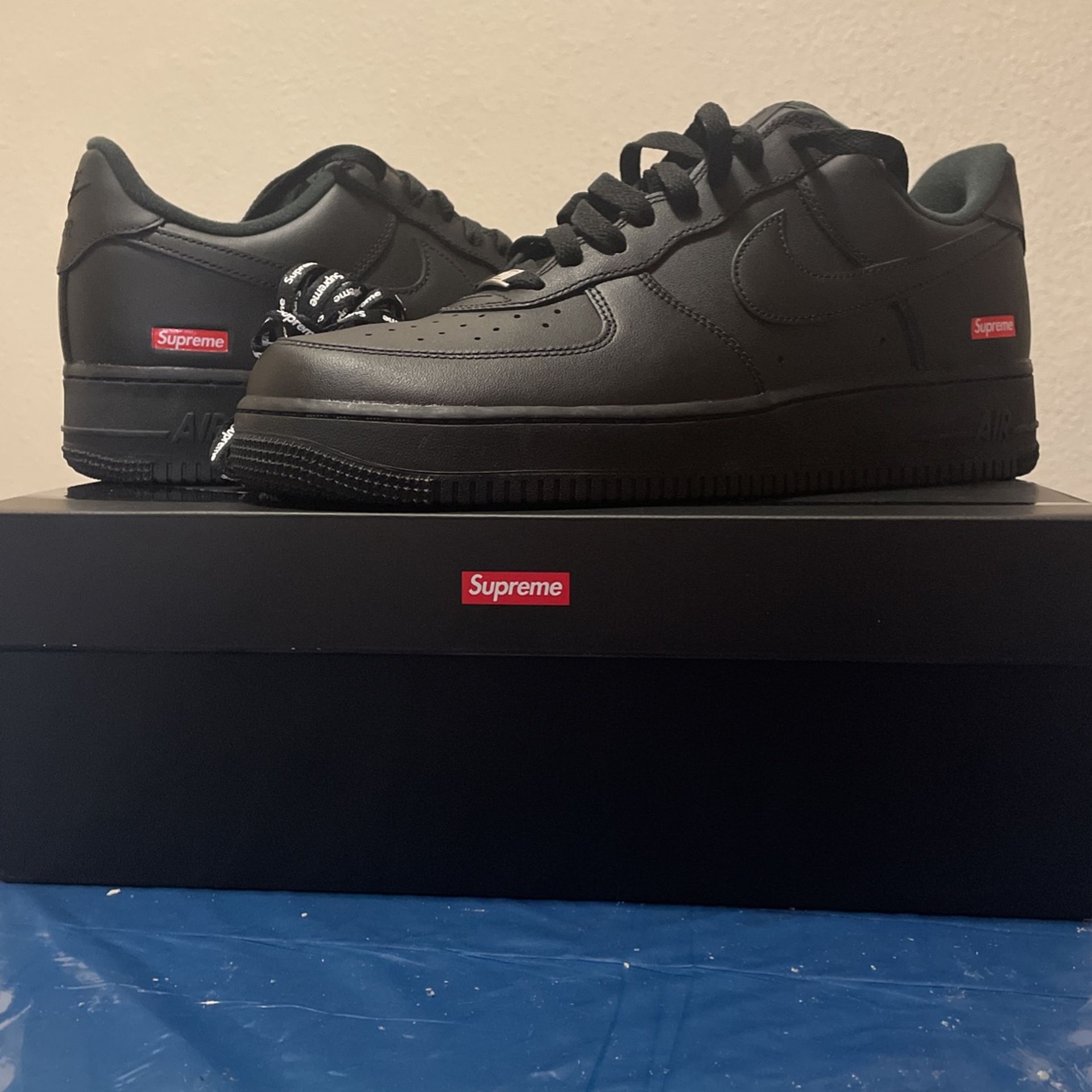 Black Air Force Low Supreme (laces included)