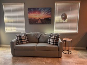 Like-New Gray Couch Sofa – Smoke-Free & Pet-Free Home