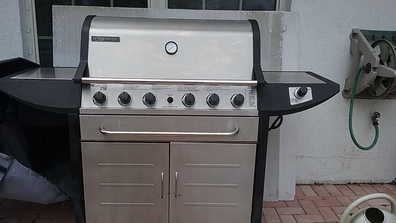 Brinkmann Pro Series 2700 gas grill