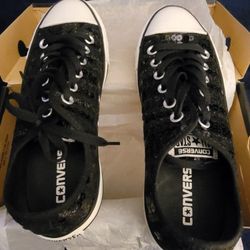 Women's Converse Size 8