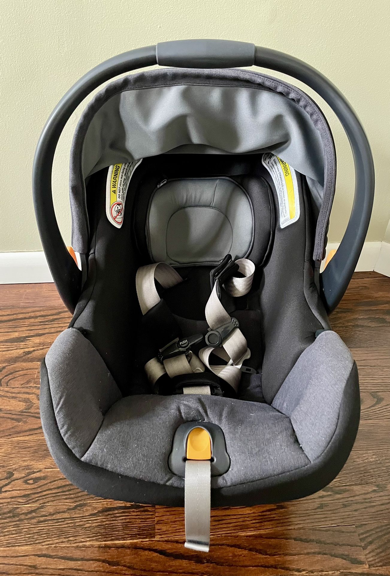 Chicco Keyfit 35 infant car seat. 