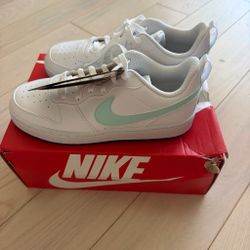 Nike Low-Top Sneakers White Mint Swoosh
