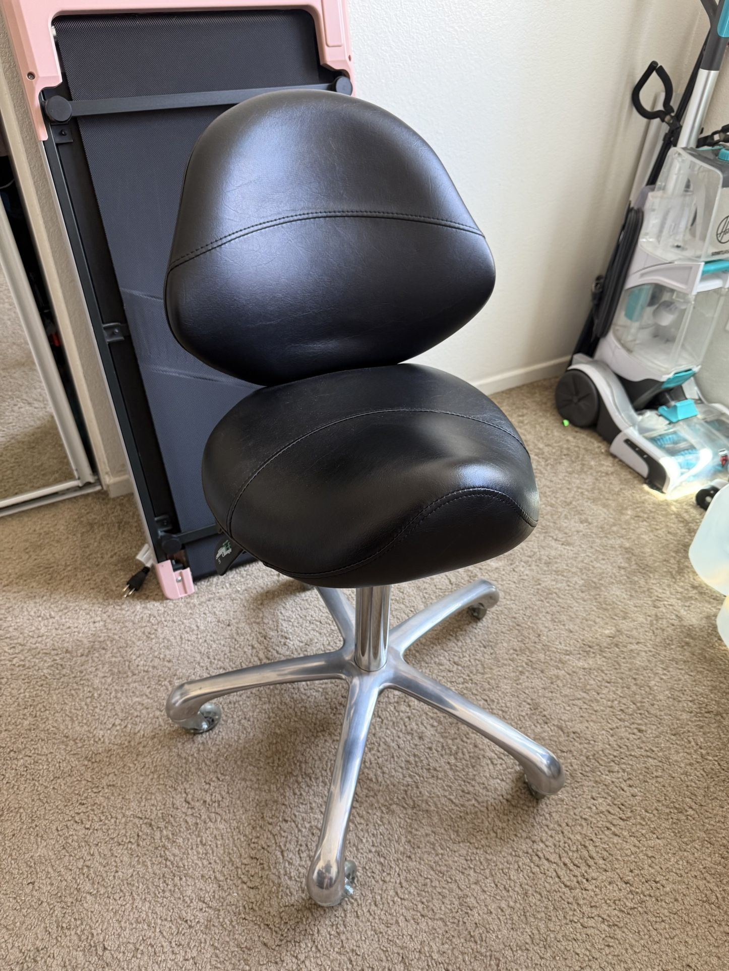 esthetician saddle chair