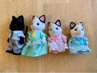Collectable Calico Critters / Sylvanian Families Tuxedo Cat Family Set