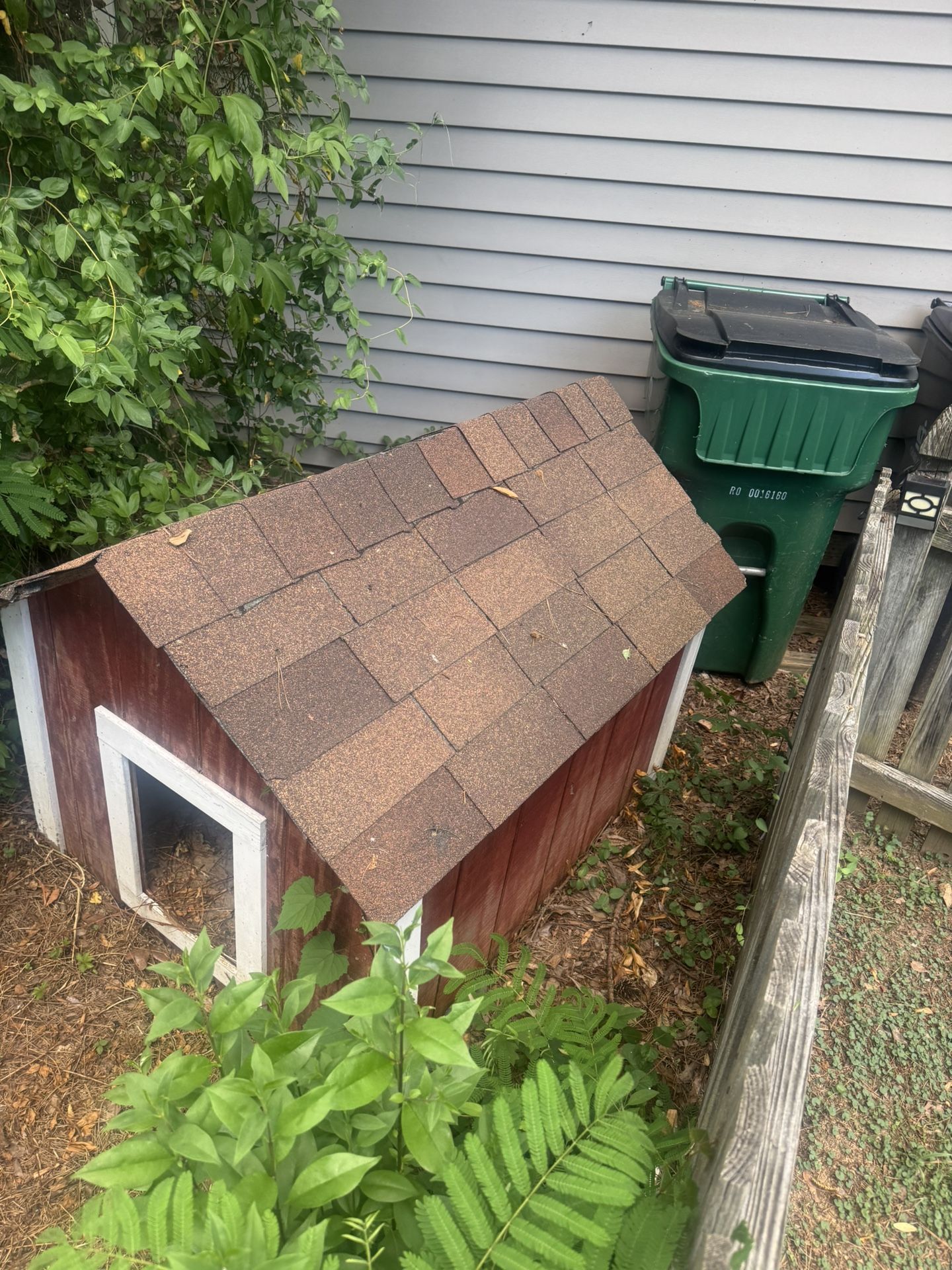 Free Dog House