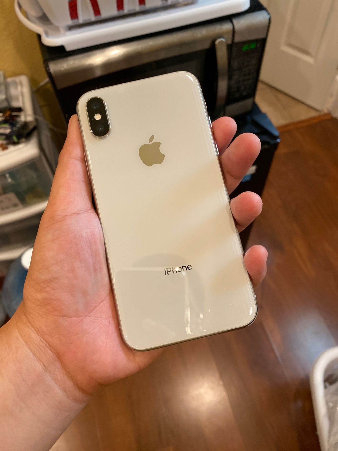 Iphone X 256GB (for part) unlocked but dead, Just can’t turn on. I bought a new iphone pro max so let it go as part.