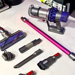 Dyson v10 Purple. Great condition!