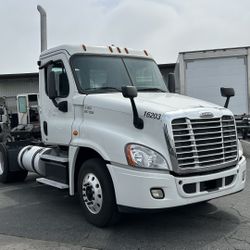 2016 FREIGHTLINER DD-13 SINGLE AXLE