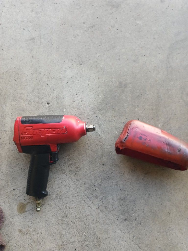 Snap on 1/2 In Drive Air Impact Wrench