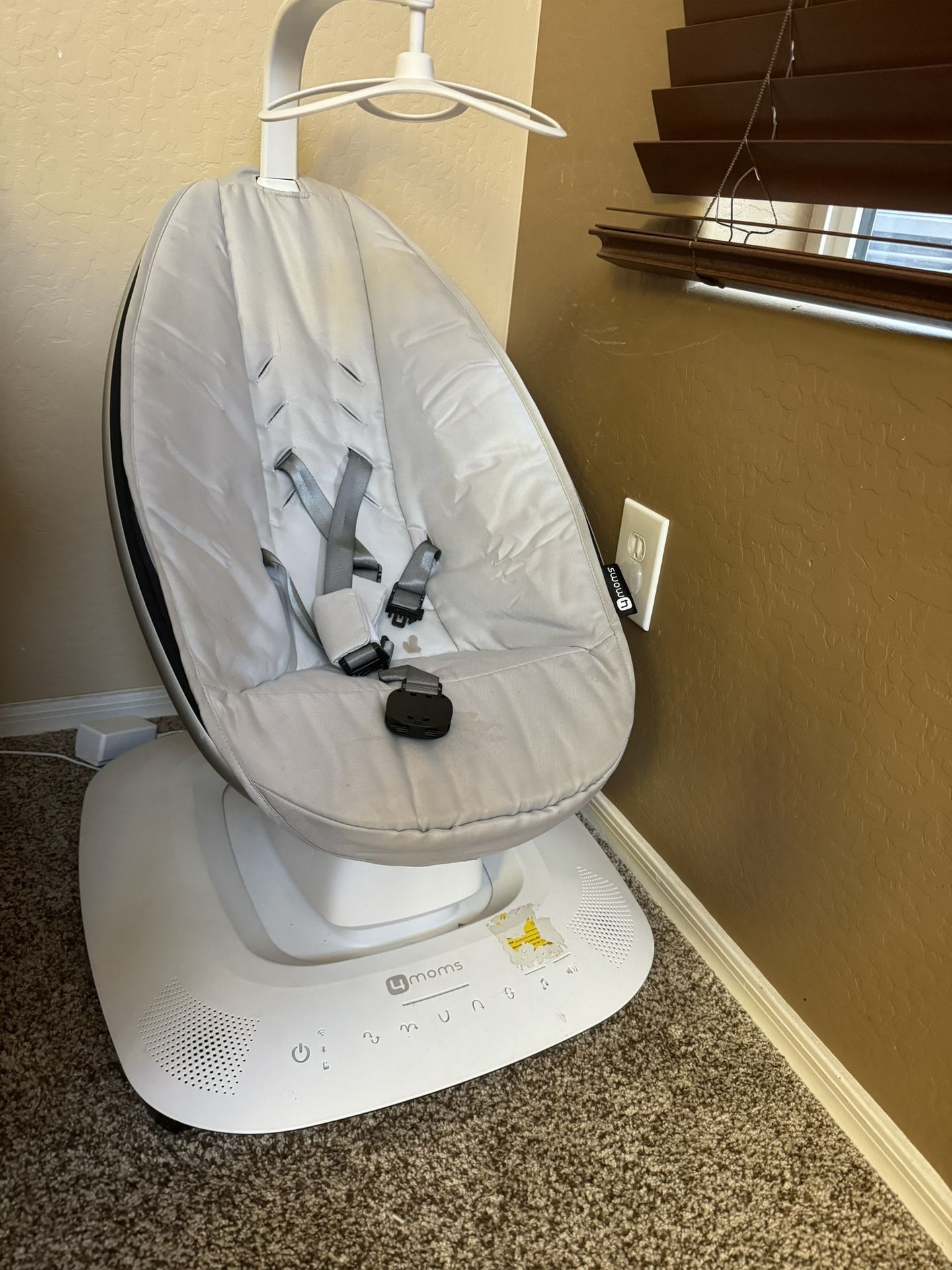 4moms mamaRoo® multi-motion baby swing