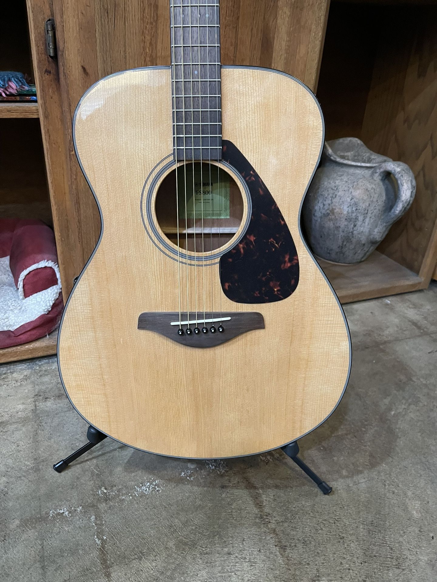 Yamaha Acoustic Guitar FS800, Case And Extras 