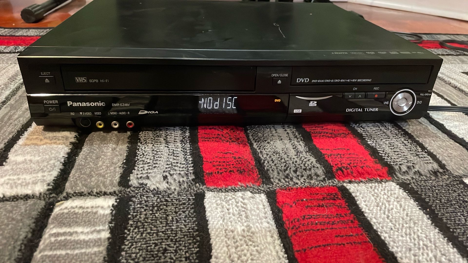 PANASONIC DMR EZ48V VHS DVE RECORDER PLAYER 