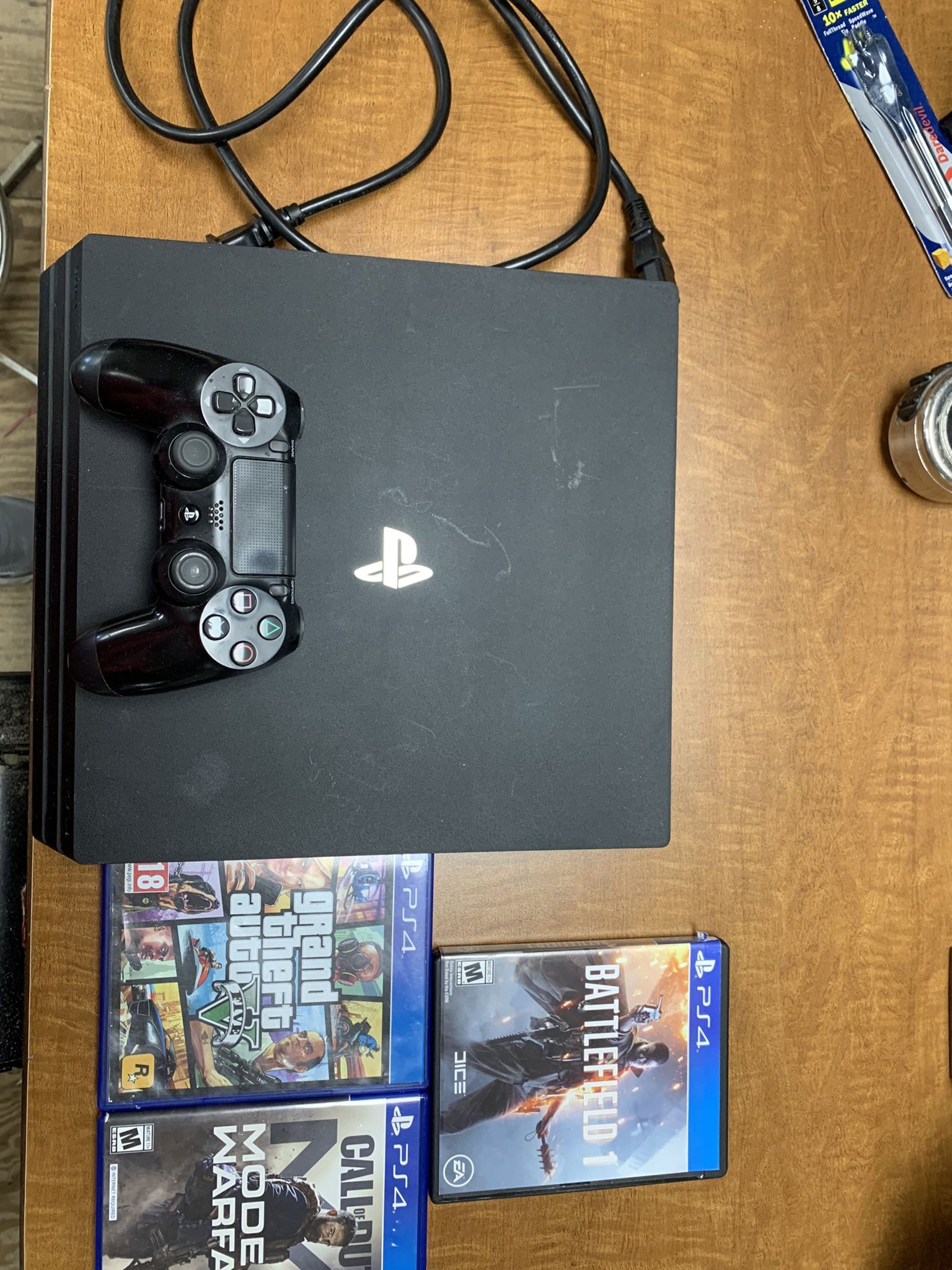 PS4 PRO 1 TB. Controller And Games Shown