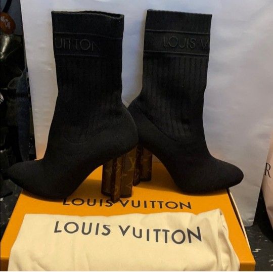 Ladies L..V Boots SIZE 9