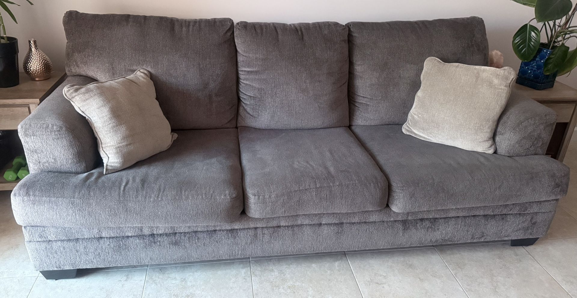 3-seater sofa, and 2 cushions