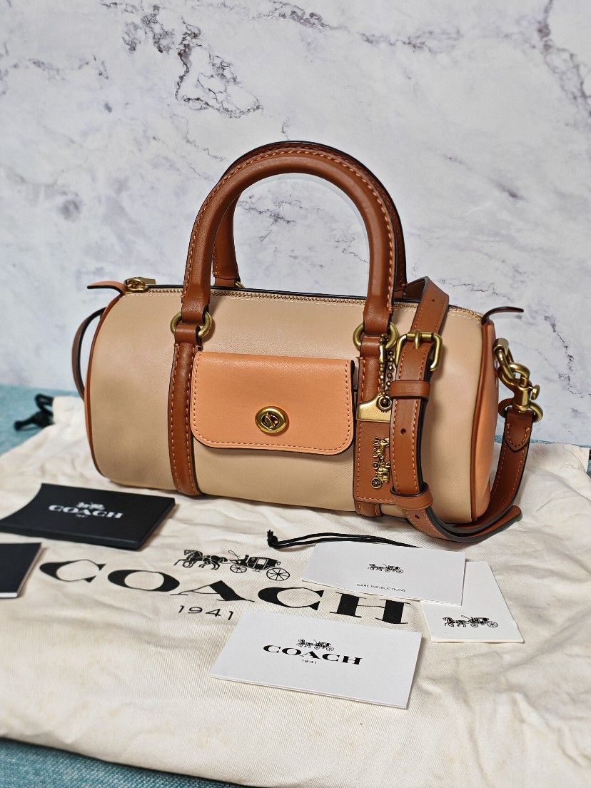 Coach camera bucket shoulder bag.Authentic