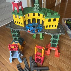 Trains.Thomas And Friends Super Station Tower. $15