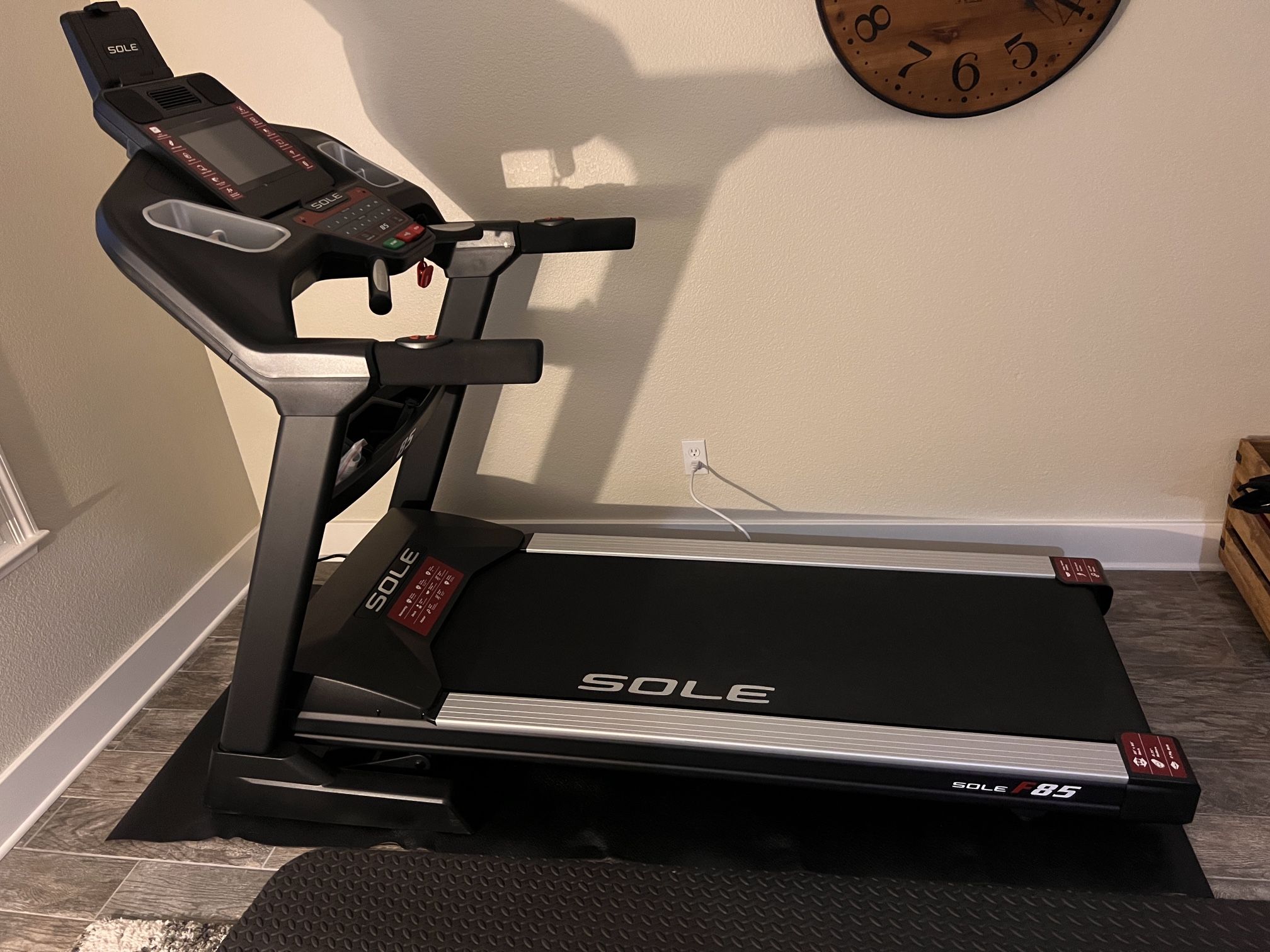 Treadmill SOLE F85