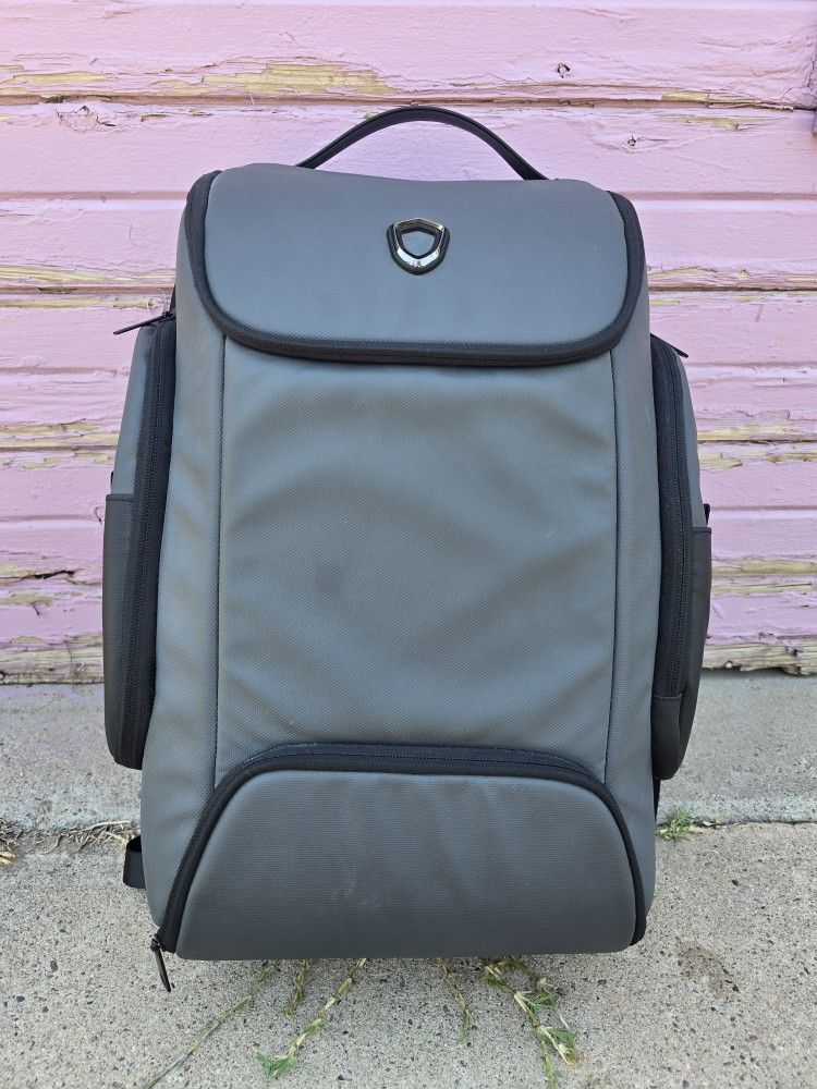 Traveler's Choice Electronics/Camera Equipment Backpack